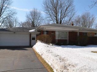 4910 Montgomery Dr, Utica, MI 48316