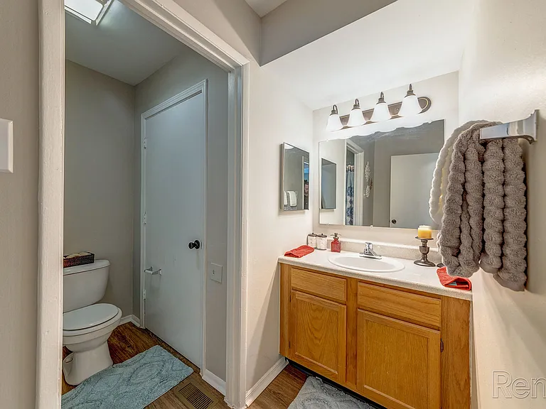 Cherry Creek Apartments — Photo 12