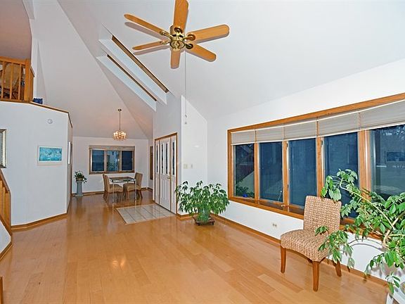 3rd image of 213 Cove Dr