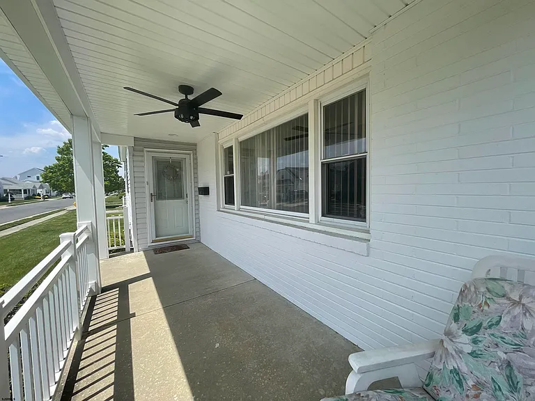 307 N Essex Ave — Photo 4