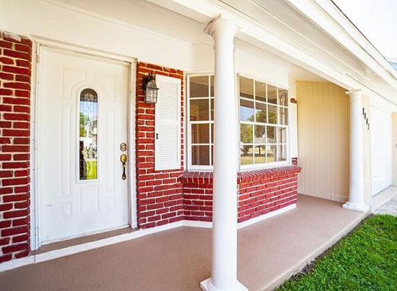 4th image of 8441 Boxwood Dr