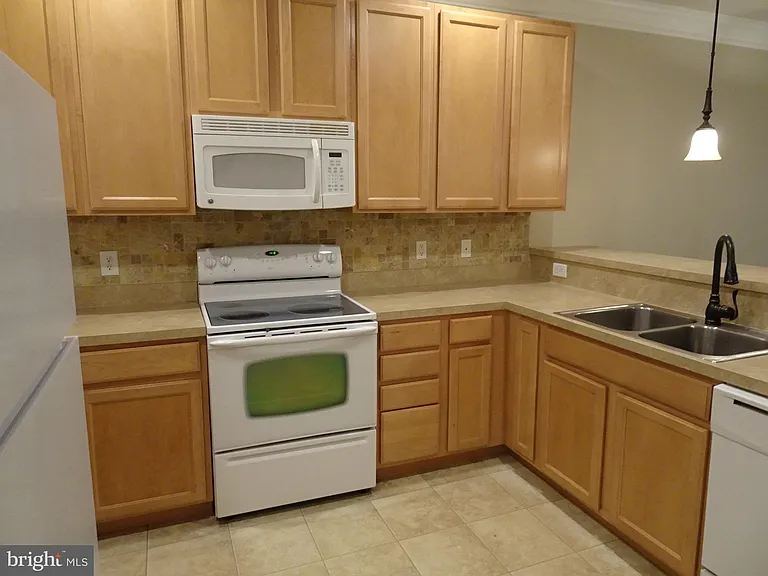 101 Colonial Downs Ct #1102 — Photo 5