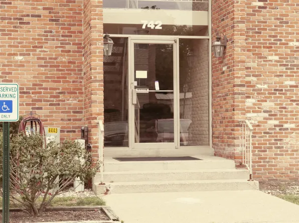 742 W Kilgore Rd APT 208, Kalamazoo, MI 49008