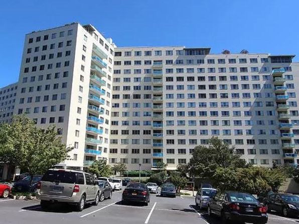 10201 Grosvenor Pl APT 104