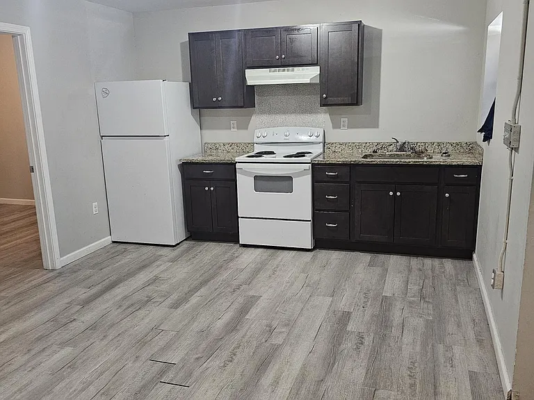 258 The Blvd #C — Photo 2