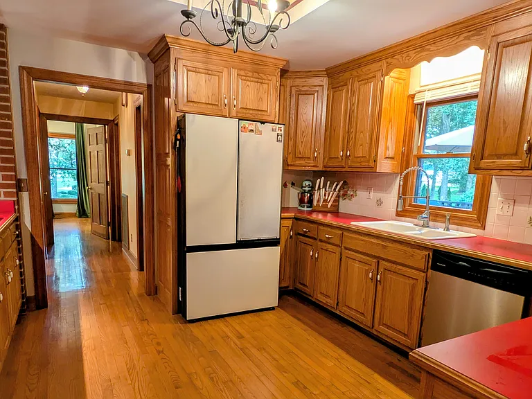 104 Southampton Dr — Photo 10