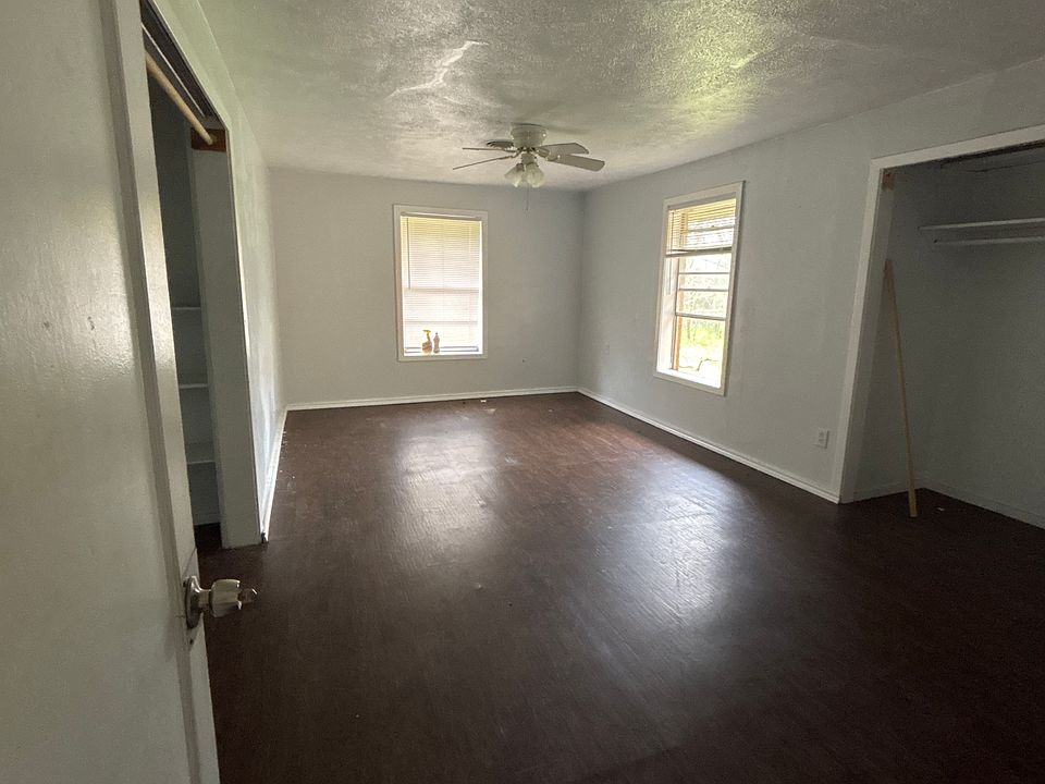 2nd image of 2806 Leonard Rd