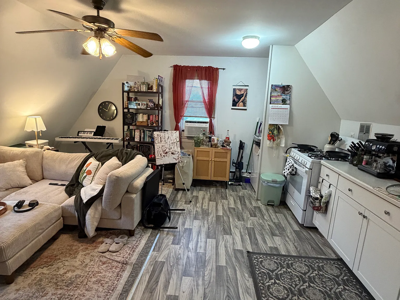 Studio, $1,600 — Photo 1