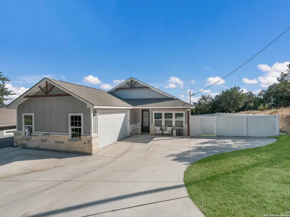 1025 Alta Vista Ln, Canyon Lake, TX 78133