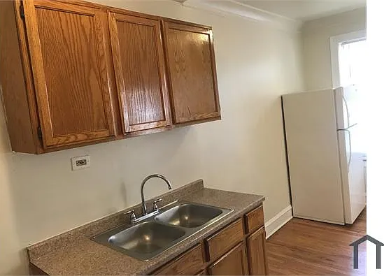 7456 S Eberhart Ave #205 — Photo 5