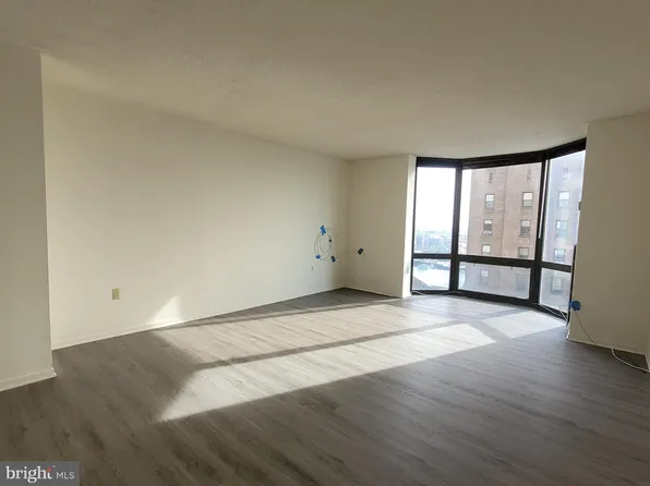 2020 Walnut St APT 18F, Philadelphia, PA 19103