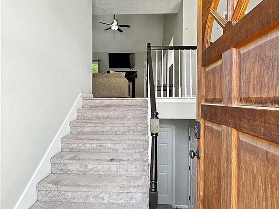 4th image of 74 Crestview Ln