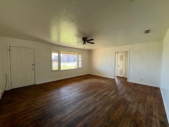 4th image of 810 N Harbin Dr