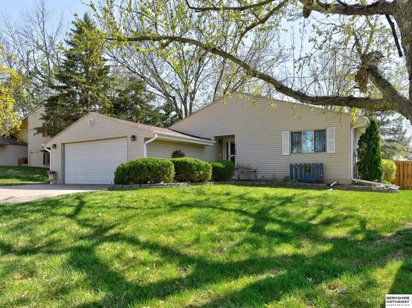 14829 Parker Plz, Omaha, NE 68154