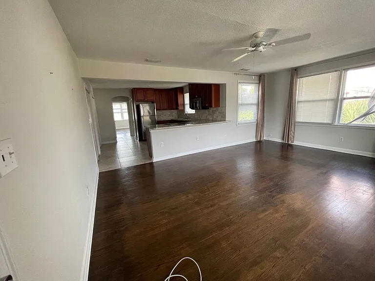 Belmont Terr 1274 - 1276 — Photo 2