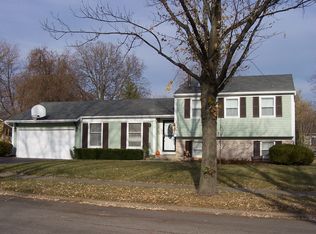 1904 Woodfield Ct, Naperville, IL 60565