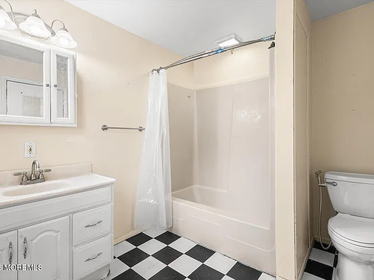 61 Cooney Ave — Photo 5