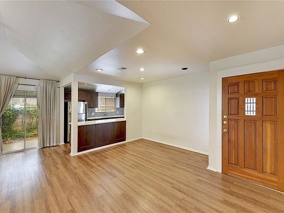 3rd image of 3404 S Oak Dr #A