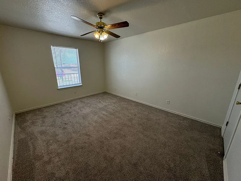 411 E Central TX Expwy — Photo 27