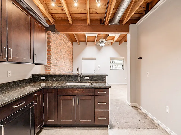 222 S. Cherry Ave. — Photo 8