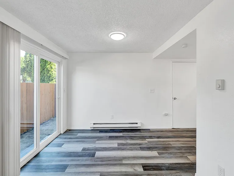 218 Ellingson Dr #C — Photo 11