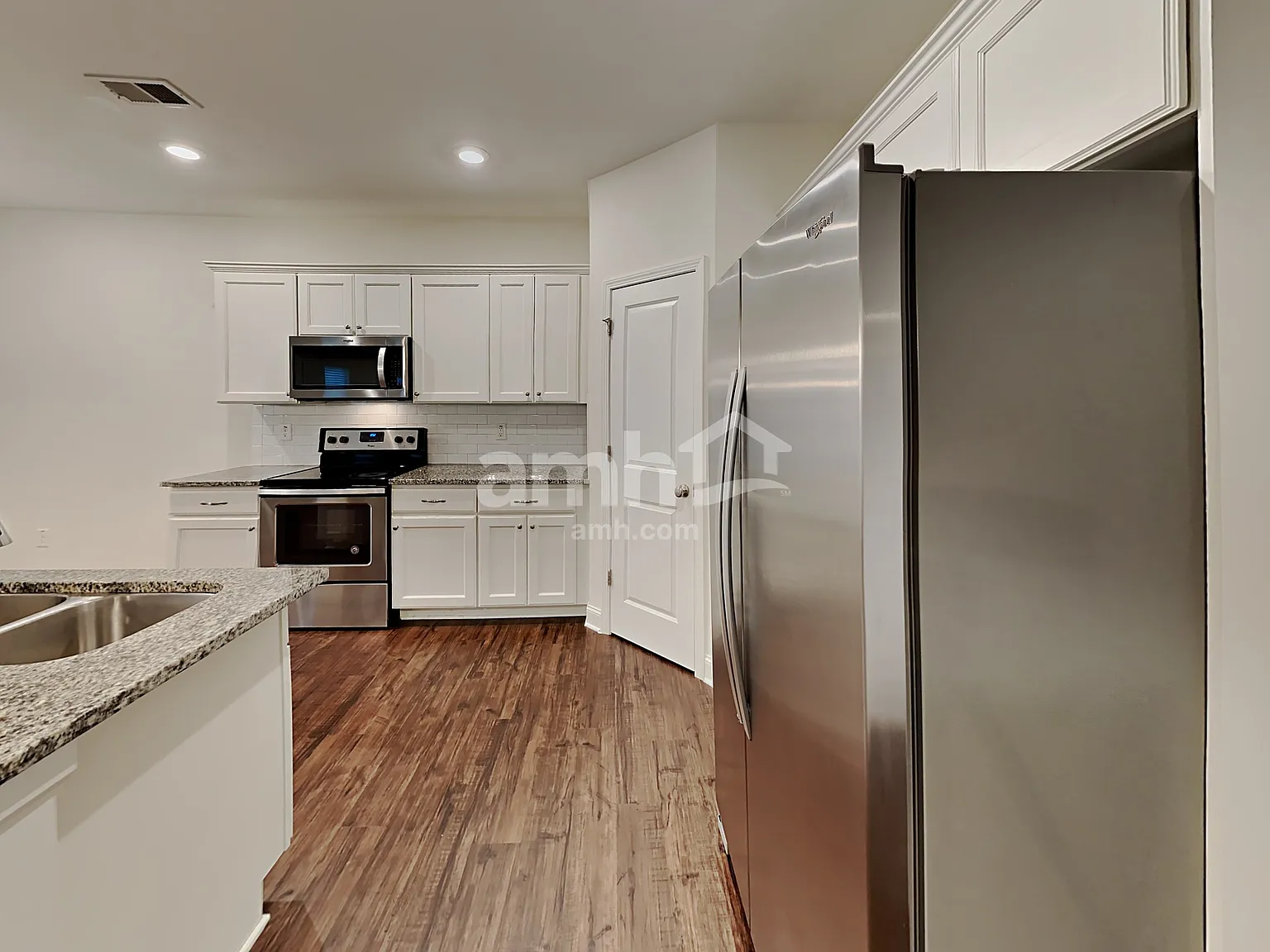 4 bed, 2.5 bath, 2326 sqft, $2,220 — Photo 4