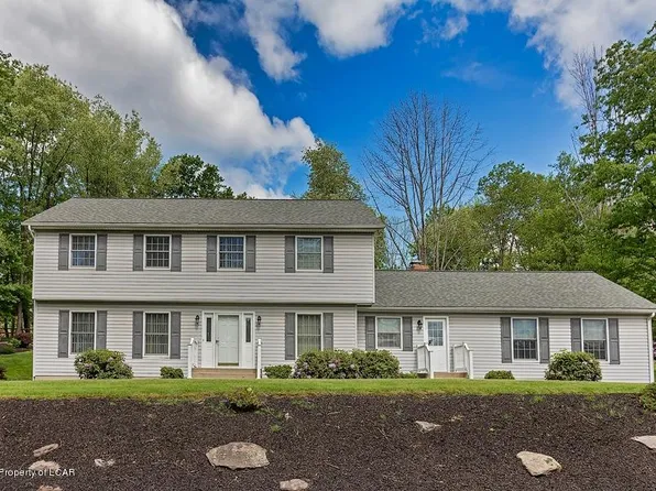 4 Downing Dr, Dallas, PA 18612