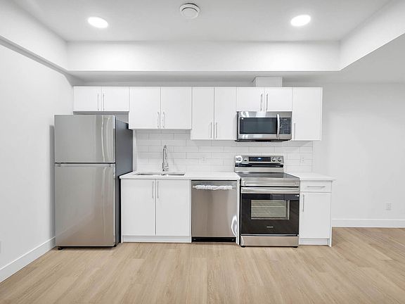 2nd image of 74 Penn Pl