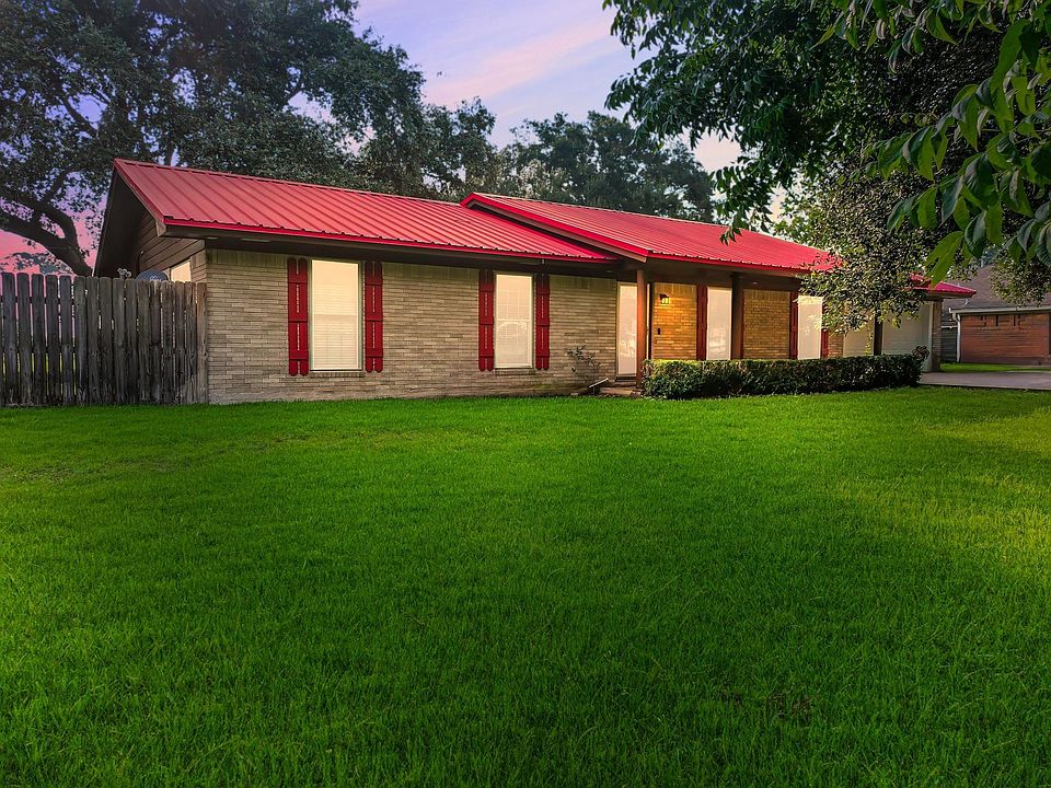 1st image of 10922 Glenoaks St