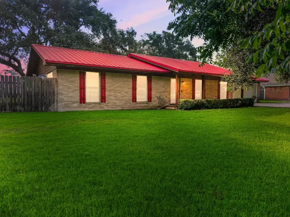 10922 Glenoaks St, Beaumont, TX 77705