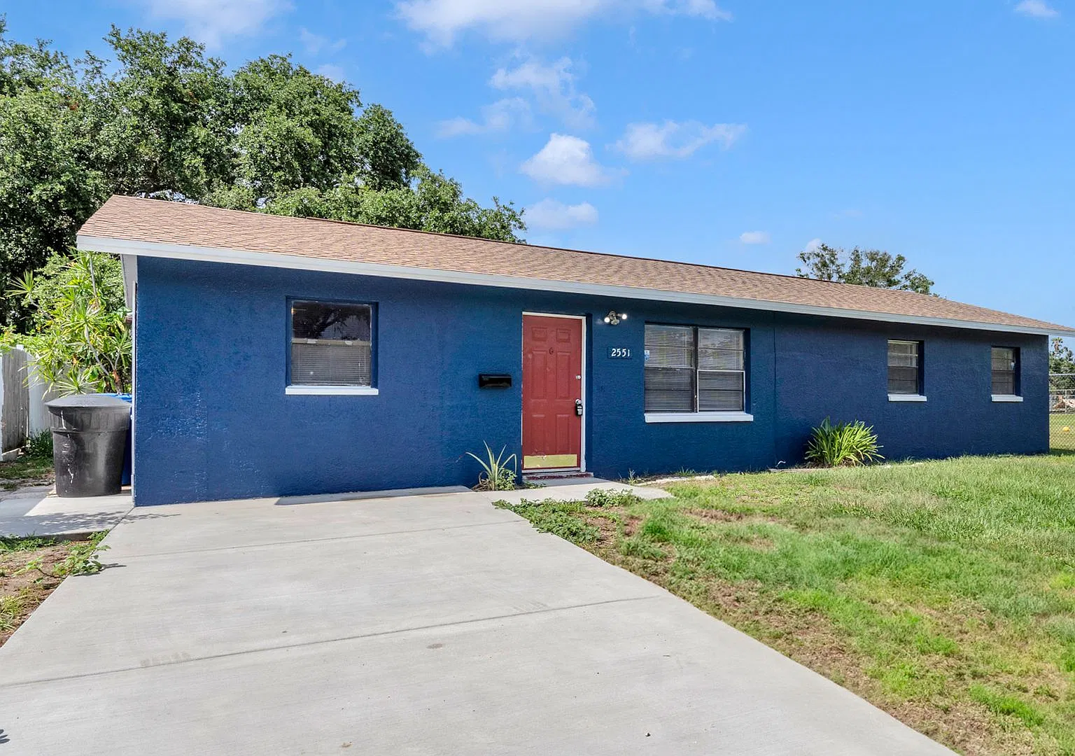 Spacious 4 Bedroom 2 Bath Home in St. Pete! — Photo 3