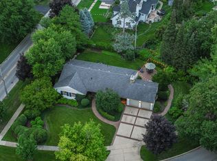 1307 James St, Geneva, IL 60134