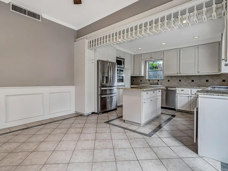 112 Cloverleaf Ave — Photo 25