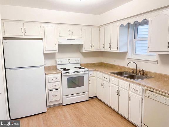 2nd image of 7307 E Ranier Dr