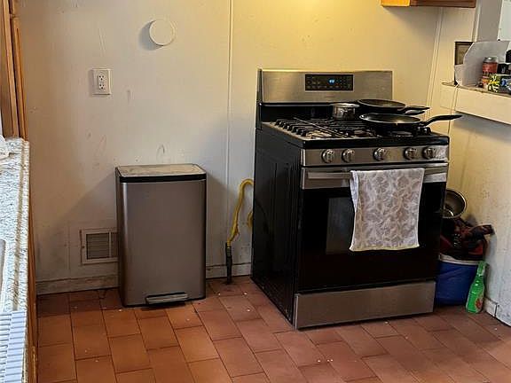 4th image of 207 Summit St