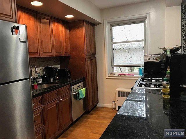 2nd image of 2320 Linwood Ave #3A-203A