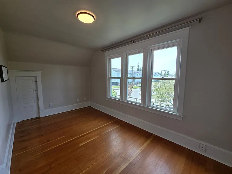 1631 Oakes Ave — Photo 13