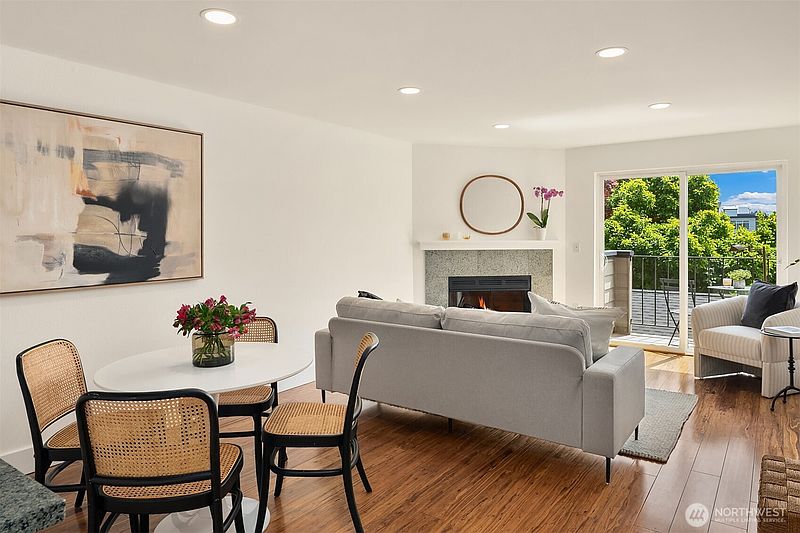3rd image of 4831 Fauntleroy Way SW #305