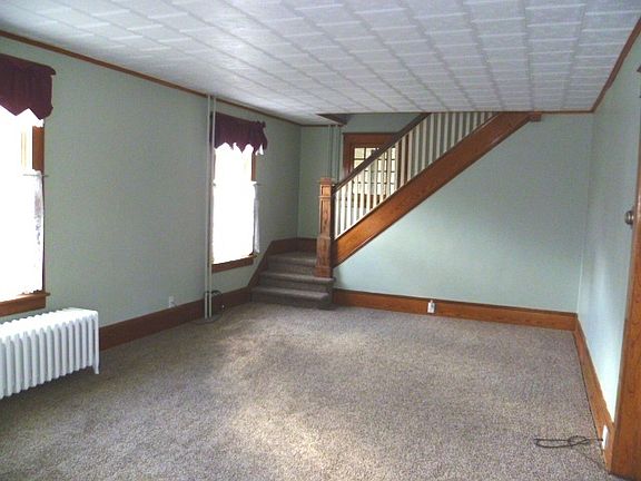 3rd image of 208 W 5th St