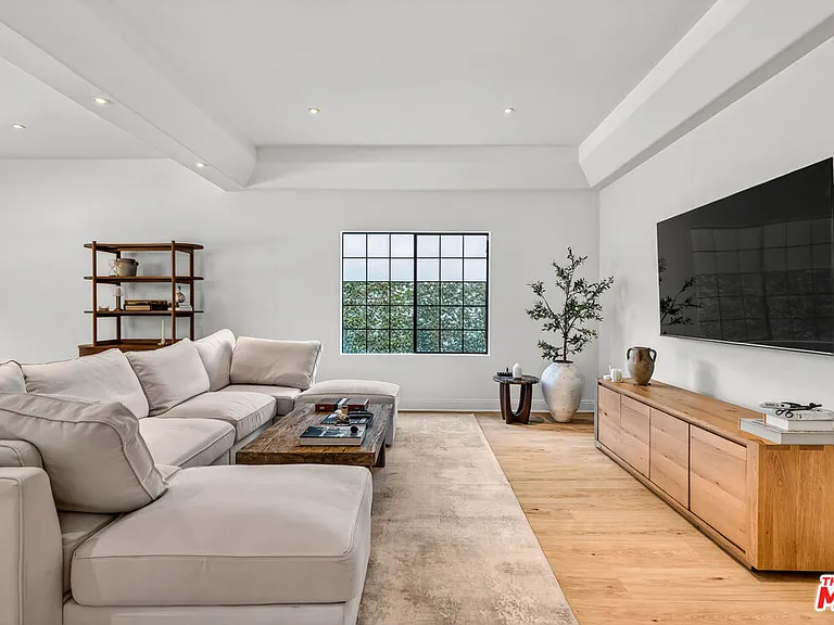 4475 Stern Ave — Photo 9