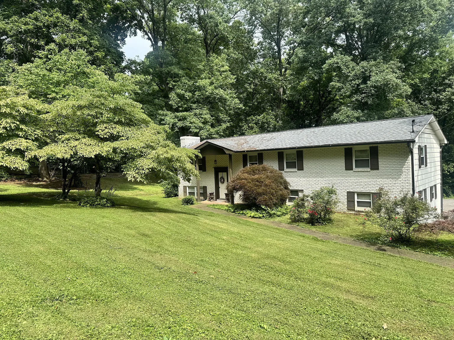 4 bed, 2800 sqft, $2,800 — Photo 1
