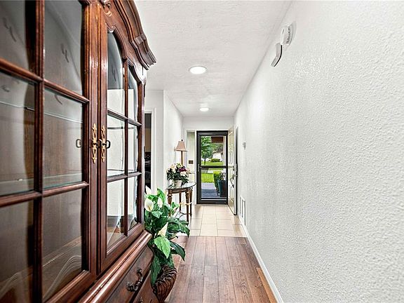 3rd image of 3610 NE 16TH PLACE