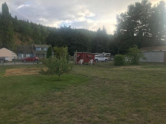 3rd image of 106 E 1st St