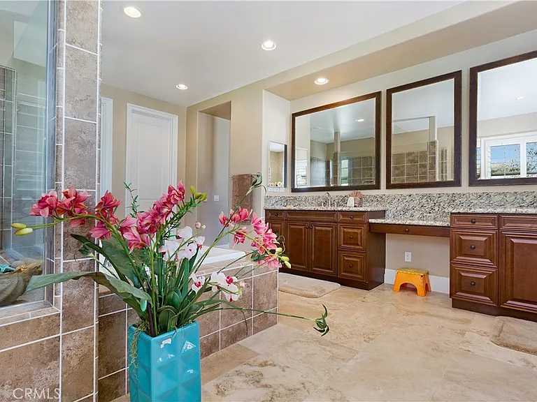 4731 Oceanridge Dr — Photo 20