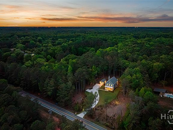 2nd image of 4085 Barnett Shoals Road