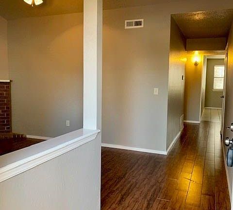 2nd image of 501 SW 11th St APT B