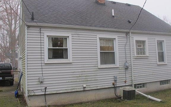 2nd image of 1150 Hull Ave