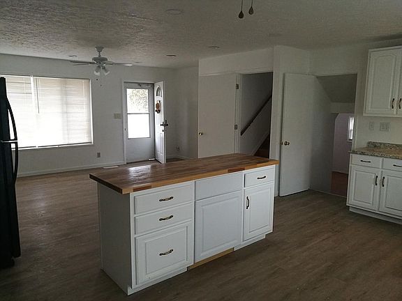 3rd image of 101 Myrtle Dr