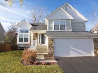 305 Lexington Ln, Grayslake, IL