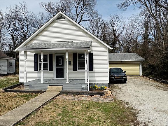 2nd image of 211 W Fairground Ave